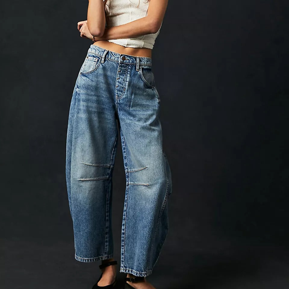Jean femme baggy porté en extérieur - Ma boutique & co
